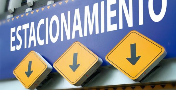 Cartel-Estacionamiento-600x307